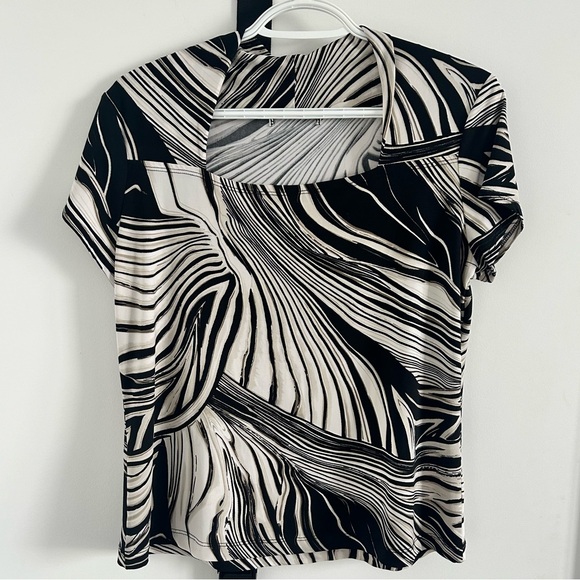 ๐2 for $15๐ Square-necked Patterned Summer Blouse - Picture 1 of 4